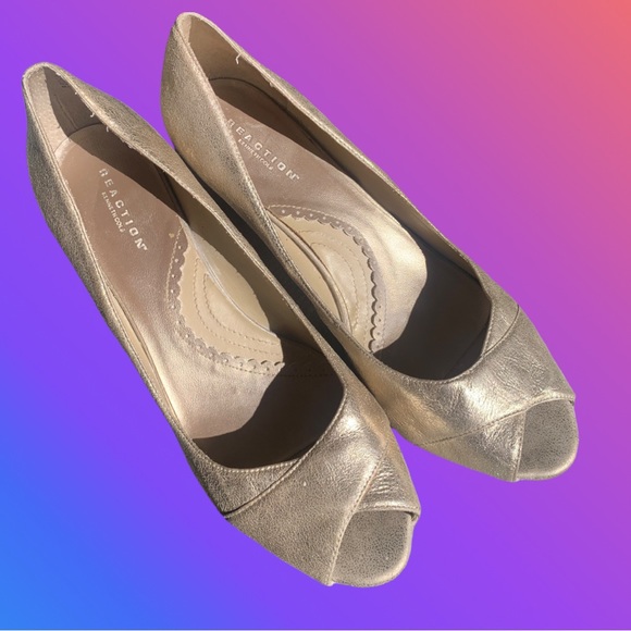 Reaction by Kenneth Cole gold peep toe heels - Picture 6 of 13